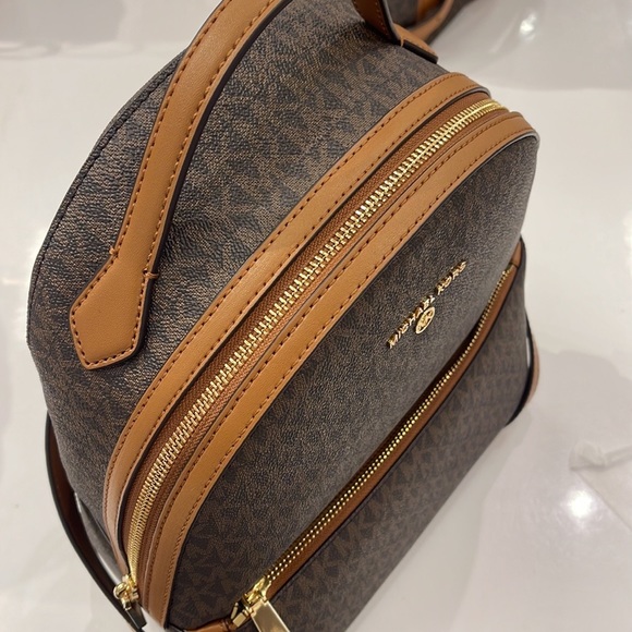 Michael Kors Womens Valerie Medium Logo Backpack 30F2G9VB2B Brown
NWT - Picture 14 of 16